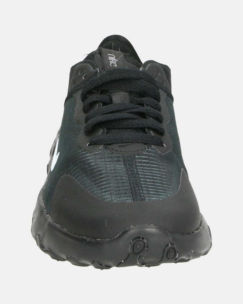 Nike Renew Lucent - Lage sneakers - Zwart