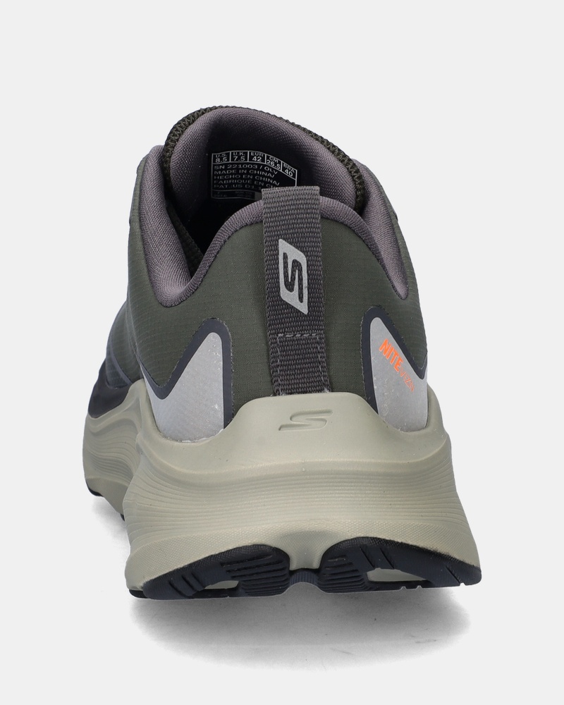 Skechers Max Cushioning Max Run Vorteza - Lage sneakers - Groen