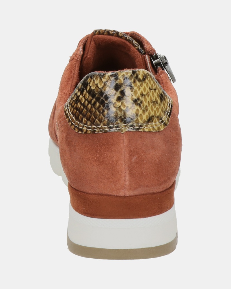Marco Tozzi - Lage sneakers - Bruin