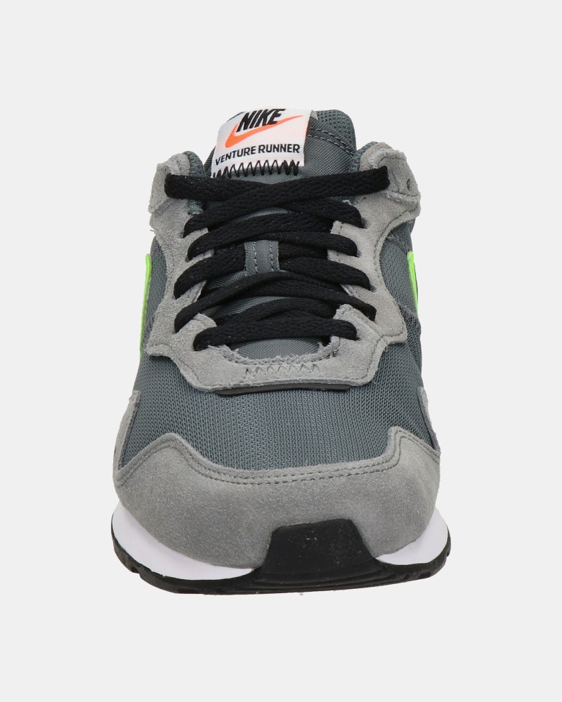 Nike Venture Runner - Lage sneakers - Grijs