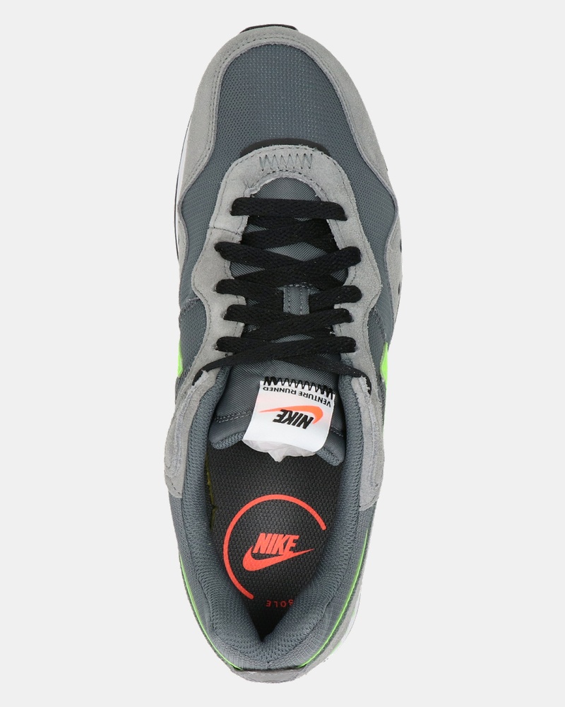 Nike Venture Runner - Lage sneakers - Grijs
